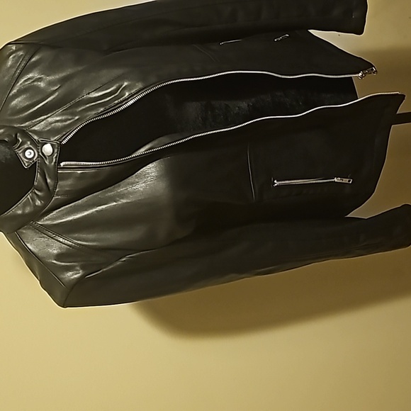 Black leather jacket - Picture 2 of 13